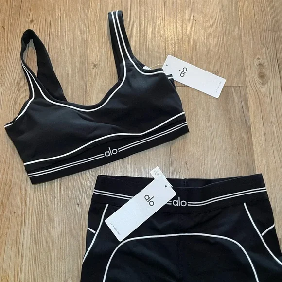 ALO Yoga Black Sports Bra and Leggings Set with White Piping - Picture 2 of 3